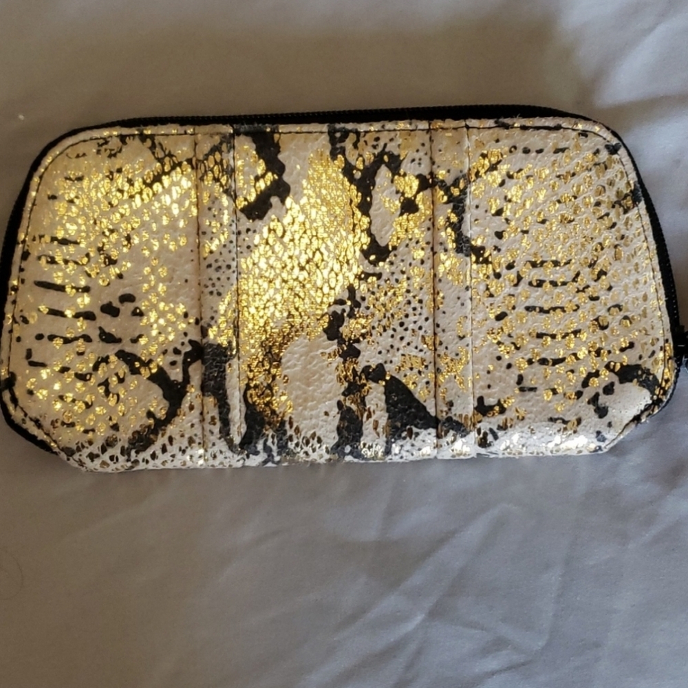 Kenneth Cole Reaction zippered waller gorgeous wallet-multi color - Picture 4 of 11
